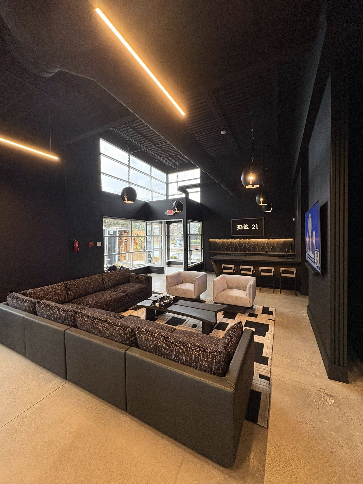 DR 21 Lounge : Commercial Entertainment Build-Out